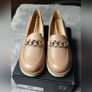 "New Never Worn" Naturalizer Tan Loafers with Gold Chain Detail